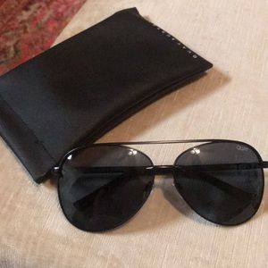 QUAY Australia Black Vivienne Aviators
